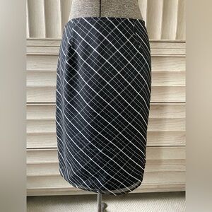 The Limited Black and White Pencil Skirt